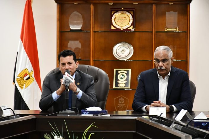 وزير الشباب والرياضة يبحث استعدادات تنظيم النسخة الأولى من كأس العاصمة الإدارية 5 IMG 20240317 WA0116