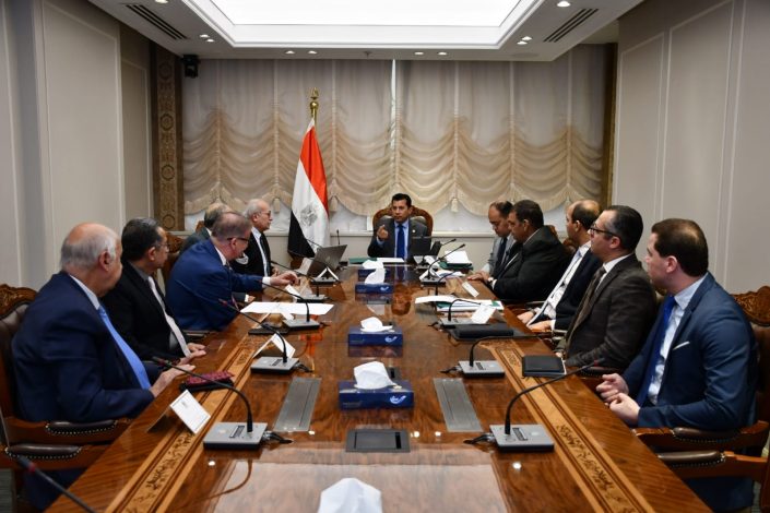 وزير الرياضة يناقش آليات الحد من أمراض القلب والموت المفاجيء بالملاعب المصرية 6 IMG 20240328 WA0170 1