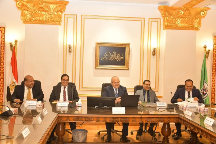 مجلس جامعة القاهرة يشيد بالتقدم الذى حققته الجامعة فى تصنيف سيماجو وتواجدها بالمربع الذهبى Q1 لأفضل 10% من بين 9 آلاف مؤسسة عالمية 1 IMG 20240328 WA0253