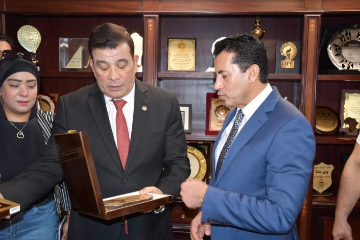 وزير الشباب والرياضة يُكرم لاعبي منتخب مصر بعد التتويج بكأس العالم للقوة البدنية في شرم الشيخ 8 IMG 20240331 WA0084