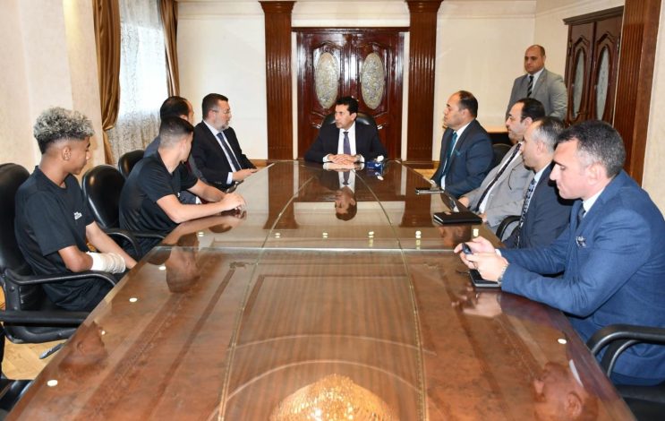 وزير الشباب يناقش فرص تسويق مواهب كرة القدم 1 IMG 20240401 WA0082