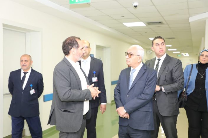 وزير التربية والتعليم يزور مستشفى الناس بشبرا الخيمة ويتفقد أقسام المستشفى المختلفة 5 IMG 20240401 WA0095