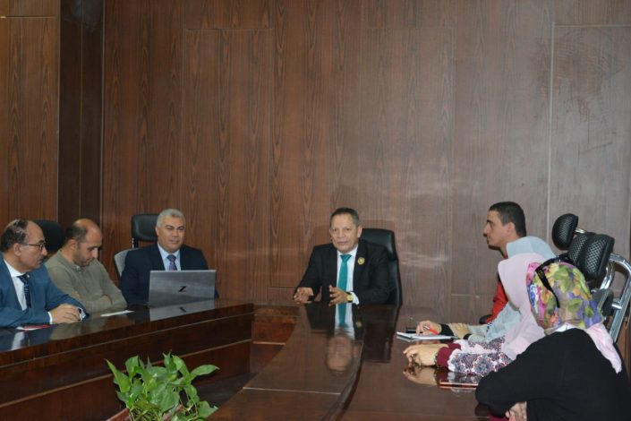 رئيس جامعة دمياط يفتتح أولى ندوات وحدة حقوق الإنسان بالجامعة 1 IMG 20240418 WA0049