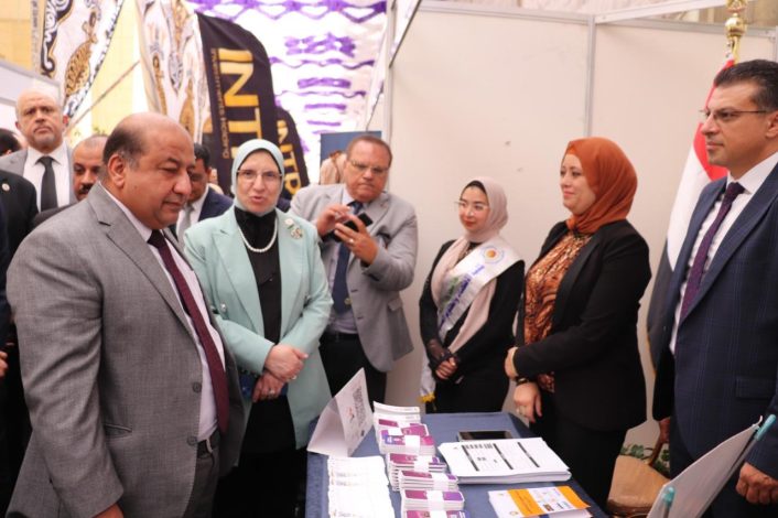 انطلاق فعاليات ملتقى توظيف كلية الاقتصاد والعلوم السياسية بجامعة القاهرة 3 IMG 20240426 WA0072