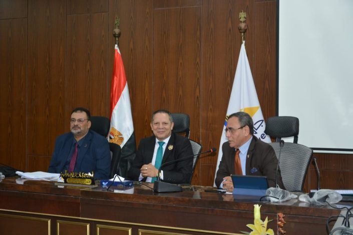 رئيس جامعة دمياط يستقبل لجنة قطاع التربية الرياضية بالمجلس الأعلى للجامعات 1 IMG 20240428 WA0015