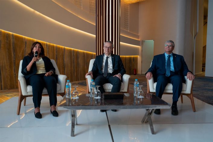رئيس الجامعة اليابانية يشارك بندوة رؤية اقتصادية لمحافظة الإسكندرية 3 img 20240511 wa0050