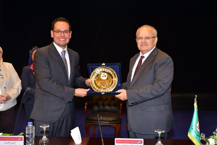 درع مركز المعلومات ودعم اتخاذ القرار بمجلس الوزراء للدكتور الخشت 1 img 20240519 wa0080