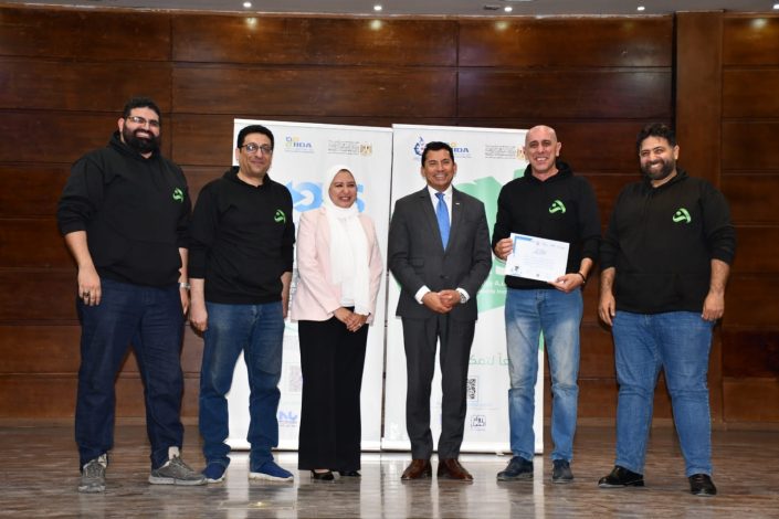 وزير الشباب يسلم شهادات أصحاب الشركات الناشئة الفائزة بالاحتضان في حاضنة الأعمال الرياضية التكنولوجية MOYS 7 img 20240520 wa0139