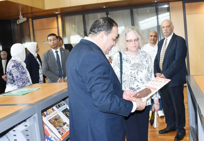 عبد الواحد يستعرض شرح عن منهج (كتاب وشاشة) و (القراءة السهلة) بمكتبة الإسكندرية. 5 img 20240523 wa0029