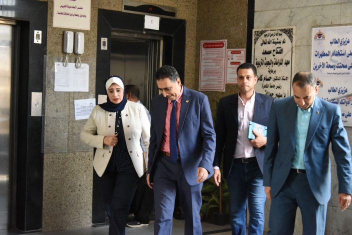 نائب رئيس جامعة القاهرة يتفقد أعمال الامتحانات 1 img 20240523 wa0120