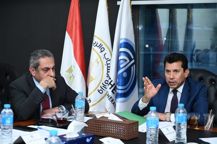 وزير الرياضة يعقد اجتماعاً مع اللجنة العليا لسلسلة نادي النادي لمتابعة خطة الإدارة والتشغيل 3 img 20240529 wa0102