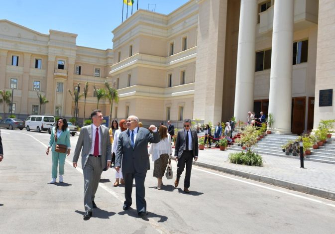 . الخشت والسفير الفرنسي يفتتحان المكتب الوطني للوكالة الفرانكفونية بجامعة القاهرة الدولية 1 almomken.com Afnvdoic