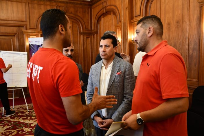 وزير الرياضة يشهد المرحلة التمهيدية من المشروع القومى لصقل مدربي المنتخبات الوطنية 5 almomken.com Pd3G5quu