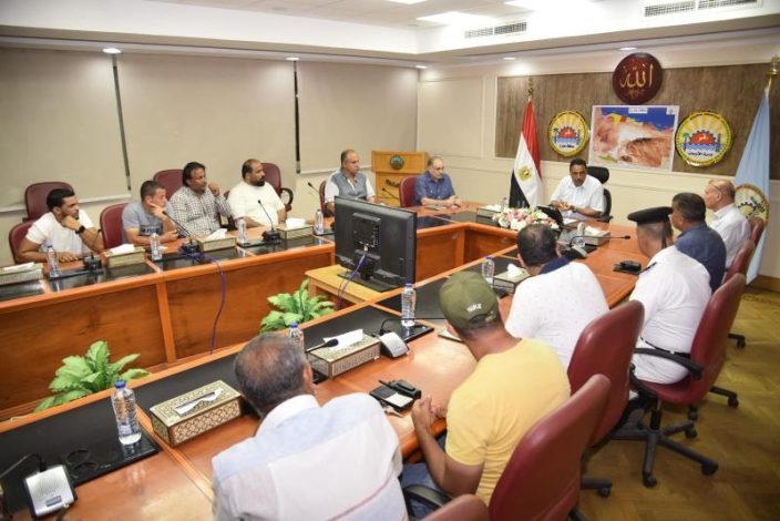 محافظ مطروح يعيد تنظيم عمل اليخوت البحرية المرخصة بمطروح 1 almomken.com t1bIBvBc