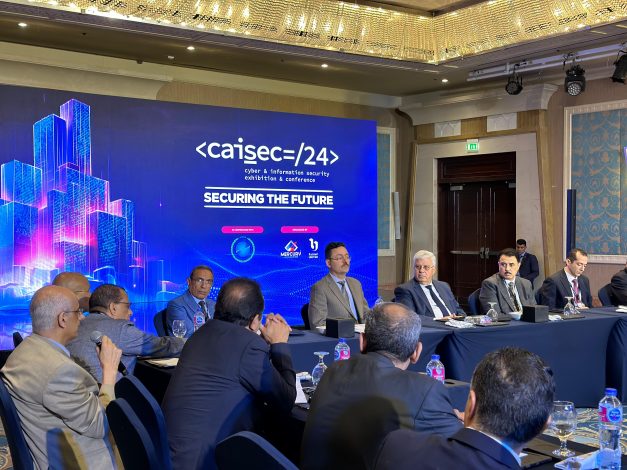 عاشور يُناقش "فجوة مهارات الأمن السيبراني" في مائدة مُستديرة مع كُبرى شركات الصناعة 4 almomken.com u8D0klKz