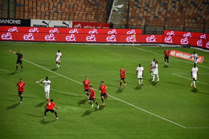 استعدادا لدورة الألعاب الأولمبية..وزير الرياضة يؤازر المنتخب الأولمبي خلال مباراته الودية أمام كوت ديفوار 4 almomken.com zP9aRvU5