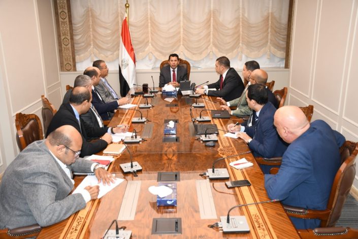 وزير الرياضة يناقش الموقف التشغيلى للجزيرة ٢ 2 img 20240605 wa0037