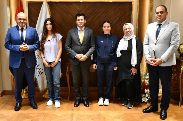 وزير الرياضة ينهى الخلاف بين جنة عليوة وشهد سعيد 4 almomken.com 1FpmprRt