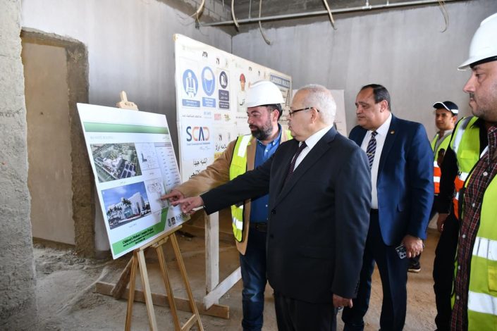 رئيس جامعة القاهرة يتفقد أكبر مجمع طبي لعلاج الأطفال بمدينة أكتوبر كنواة لقصر عينى جديد 5 almomken.com 1boaUmZ7