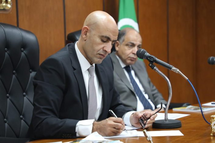 وزير التربية والتعليم ومحافظ المنيا يعقدان لقاءً موسعاً مع قيادات التعليم بالمحافظة لمناقشة خطة تطوير المنظومة التعليمية بالمحافظة 8 almomken.com 3LJcM6AG