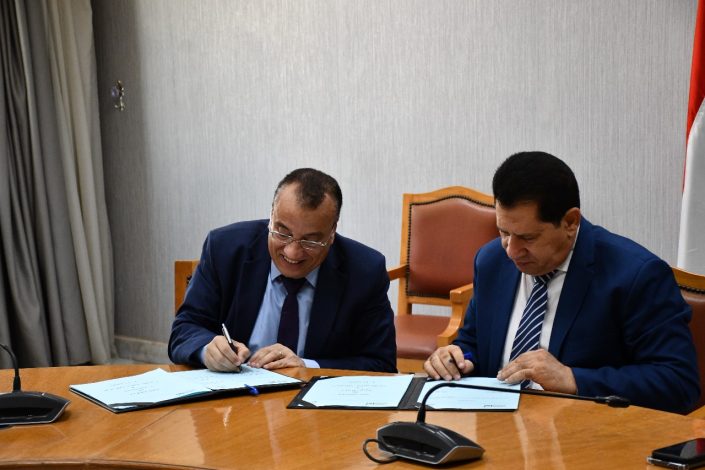 حلوان توقع بروتوكول تعاون مع مركز بحوث وتطوير الفلزات 4 almomken.com BR7lLqOD