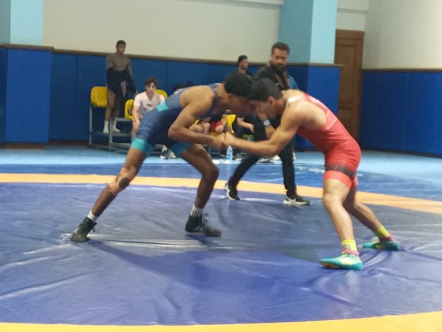 لاعبا المشروع القومي للمصارعة يتأهلان إلى بطولة العالم بإسبانيا 1 almomken.com EwB402wC