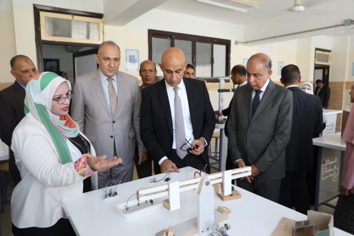 وزير التربية والتعليم ومحافظ المنيا يتفقدان مدرسة الشهيد المقدم محمد مصيلحي الثانوية بنات ومدرسة "STEM" 6 almomken.com SIKMUINj