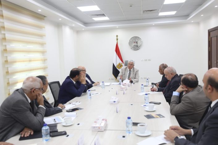 اجتماع موسع لوزير التعليم العالي مع رؤساء مؤسسات أفرع الجامعات الأجنبية 1 almomken.com VLiiwkBq