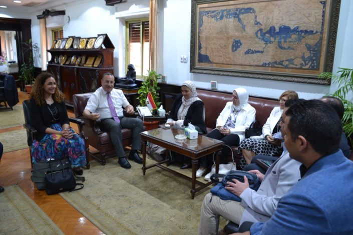 رئيس جامعة الإسكندرية يستقبل وفد أكاديمية البحث العلمي والتكنولوجيا 1 almomken.com WClj4nVi