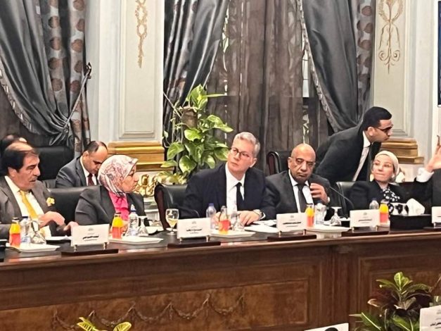 وزير البترول يعرض بيان الوزارة أمام اللجنة البرلمانية لاستعراض ومناقشة برنامج الحكومة الجديدة 5 almomken.com WKOXIfo3