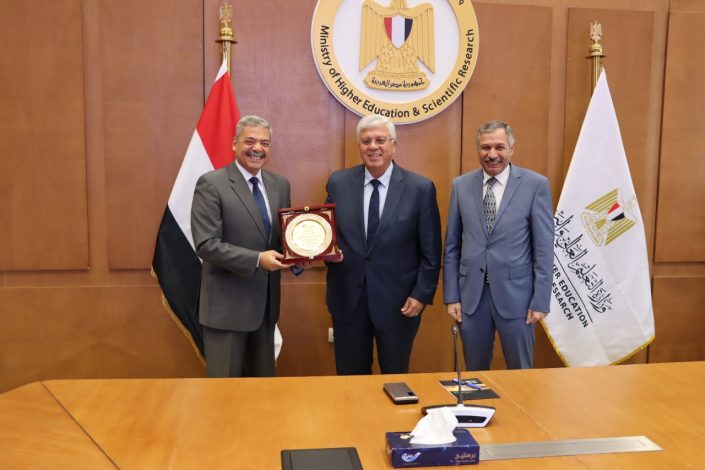 عاشور يرأس اجتماع مجلس المراكز والمعاهد والهيئات البحثية 1 almomken.com XLWRXByi