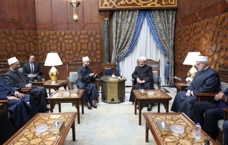 وزير الأوقاف على رأس وفد من قيادات الوزارة لزيارة فضيلة الإمام الأكبر شيخ الأزهر الشريف 5 almomken.com fn5sjuLJ