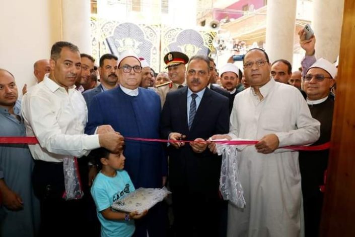 محافظ الشرقية يفتتح مسجد القاضي الكبير بقرية شلشلمون بمنيا القمح ويؤدي صلاة الجمعة بين أبناء القرية 1 almomken.com kRxgAHwv