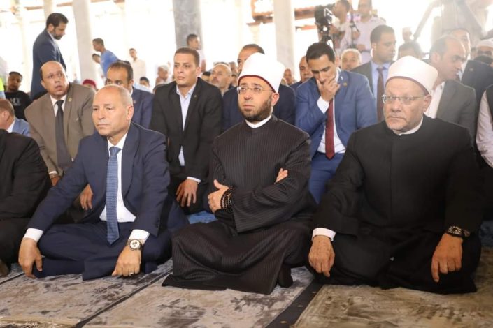 احتفالا بالعيد القومي للقاهرة ..الأزهرى وصابر وعلام يؤدون صلاة الجمعة بمسجد عمرو بن العاص 4 almomken.com tenjkbxp