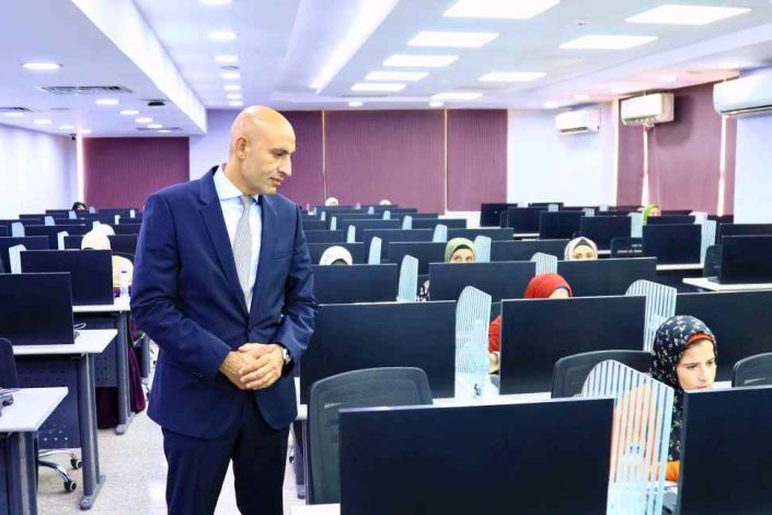 بدء امتحان المتقدمين في مسابقة شغل وظائف "معلم مساعد مادة" بالتنظيم والإدارة 5 almomken.com 0PFo6TDr