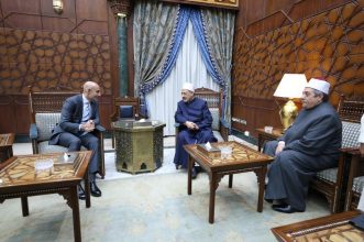 الإمام الأكبر يستقبل وزير التربية والتعليم بمكتبه