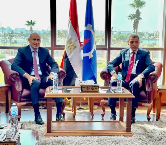 وزير التربية والتعليم يتابع الاستعدادات للعام الدراسي الجديد من محافظة السويس 3 almomken.com 2GuDoJTh