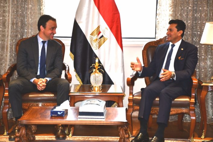 التوسع فى مشروعات تشغيل الشباب بالتعاون مع الأمم المتحدة واليونسيف 5 almomken.com DKp8GMcy