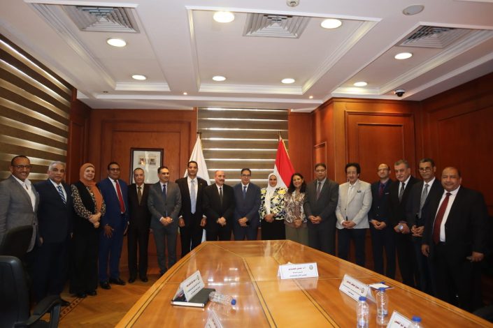 ختام البرنامج التدريبي لمرشحي رؤساء الجامعات المصرية بمشاركة سبع مؤسسات تعليمية 4 almomken.com FptVz9Aw