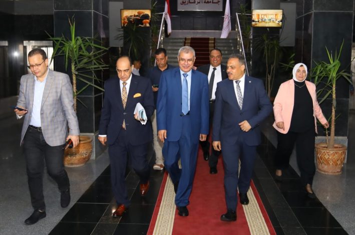 مجلس جامعة الزقازيق يعقد اجتماعه الدوري بحضور محافظ الشرقيه 1 almomken.com GIZTo6it