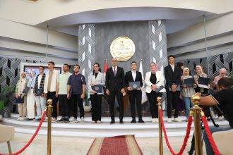 بالصور تكريم أوائل الثانوية وإعلان النتائج