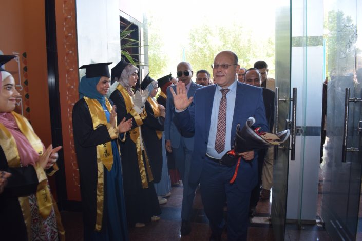 تعين ٢١ معيد بكلية الآداب جامعة سوهاج 2 almomken.com sD6O7hfj