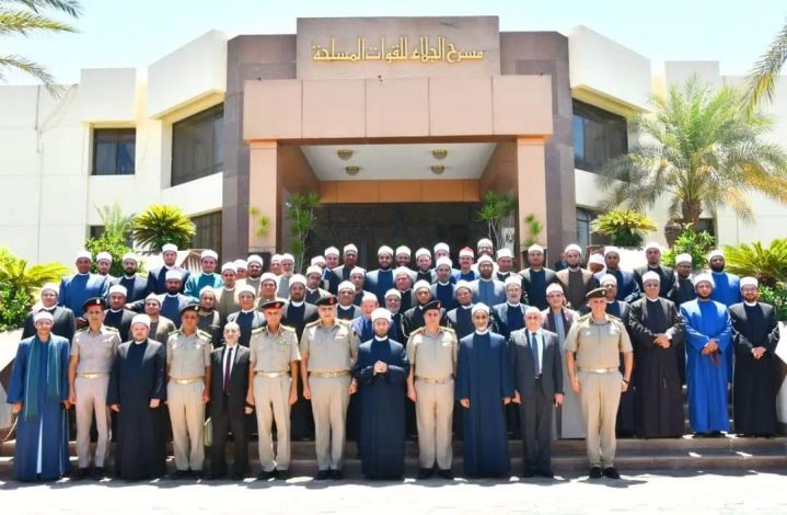 وزير الأوقاف يلتقي بالأئمة والوعاظ المدنيين العاملين بالقوات المسلحة 3 almomken.com ulwKlQr0