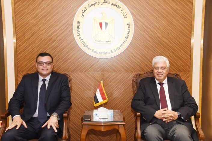 المشروعات الجارية بجامعتي العلمين الدولية والمنصورة الجديدة أمام وزيرى التعليم العالي والايمان 1 almomken.com wrNIfr7G