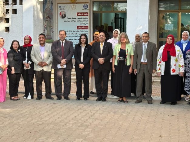 الأمية ،،: ختام البرنامج التدريبي للمنهاج العالمي لمحو الأمية وعمل لجنة اعتماد المدربين. 5 almomken.com PKUgh3L2