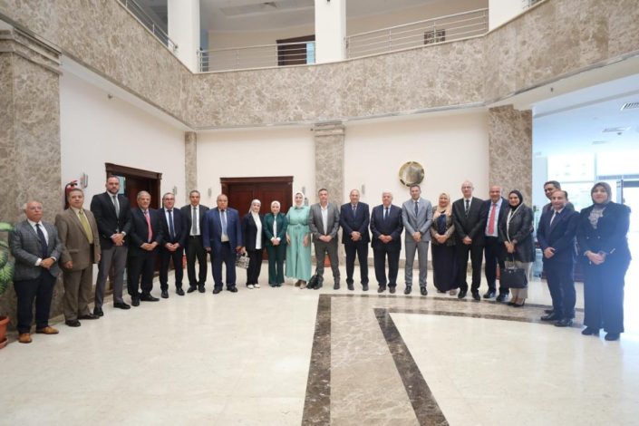 عاشور يكرم معهد النيل العالي للهندسة والتكنولوجيا بالمنصورة لحصوله على اعتماد ABET الأمريكي 3 almomken.com Q1cWxAbM