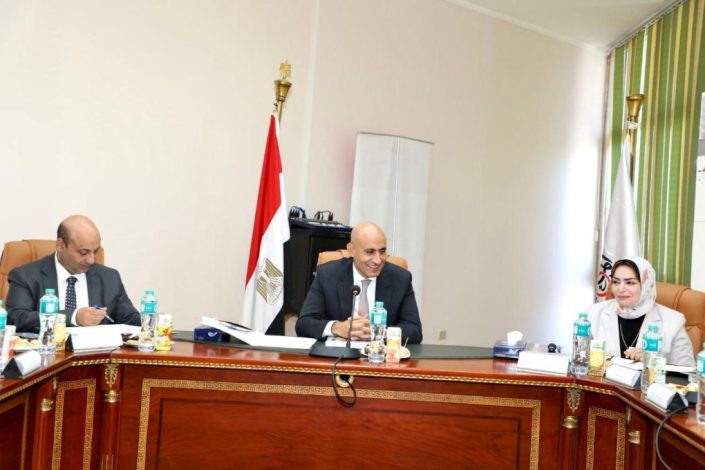 انعقاد المؤتمر السنوى للمركز بعنوان "التعليم الثانوى العام فى مصر؛ التحديات والرؤى المستقبلية" 2 almomken.com QkXByPcx