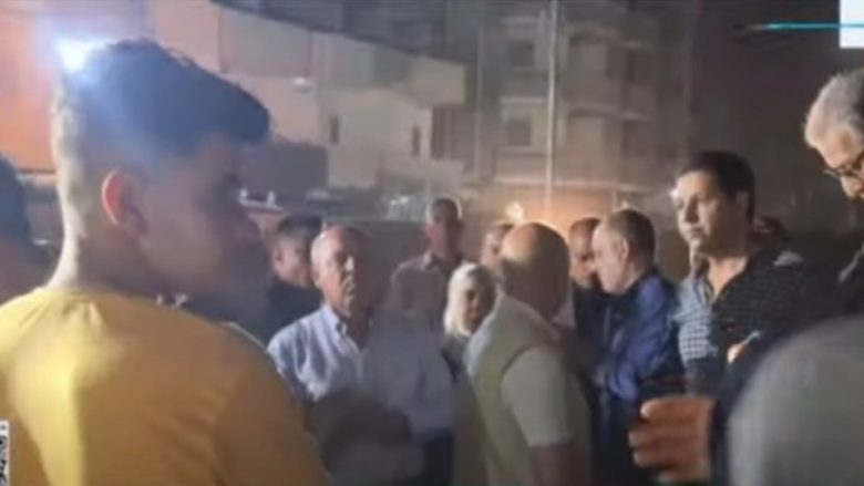 نائب رئيس مجلس الوزراء يصل إلى مدينة الزقازيق ويتابع مع محافظ الشرقية حادث تصادم قطارين أمام بلوك ٥ 2 almomken.com TzxG98Sg