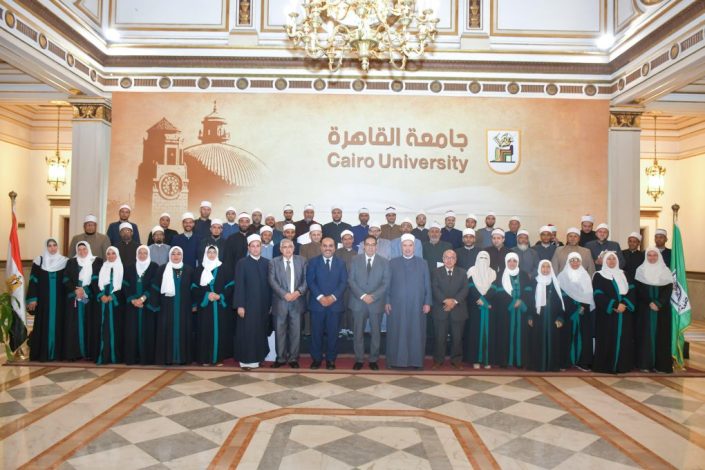 تكريم الأئمة والواعظات بجامعة القاهرة 5 almomken.com VGl6GAqI