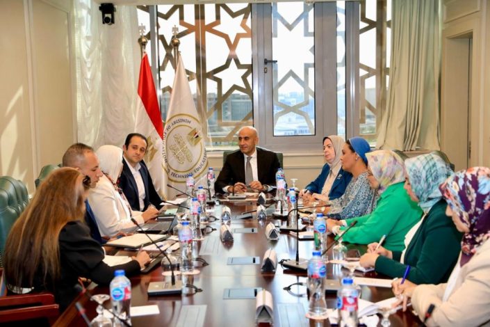 حياة كريمة تطور معامل 100 مدرسة وتوفر مستلزمات الدراسة لغير القادرين 1 almomken.com dR5326lH